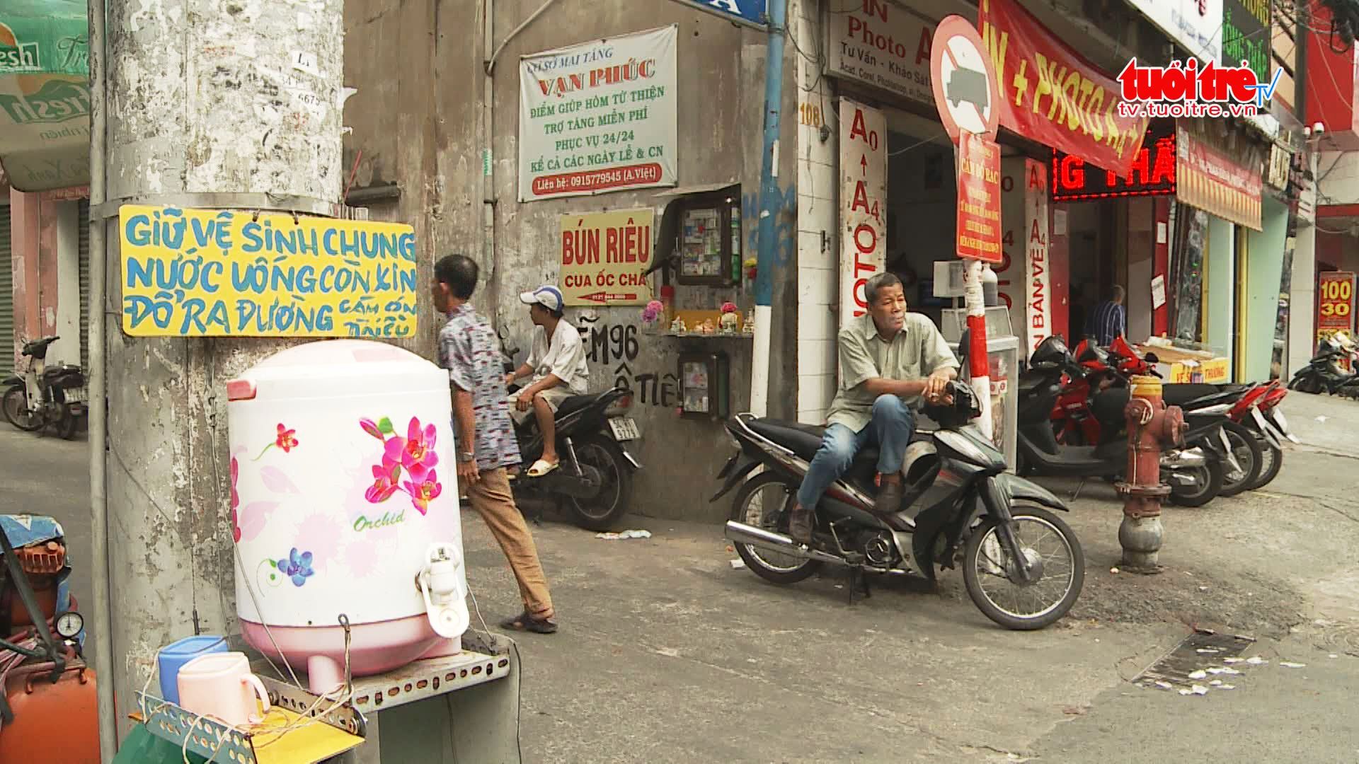 A ‘free-of-charge alley’ in Saigon