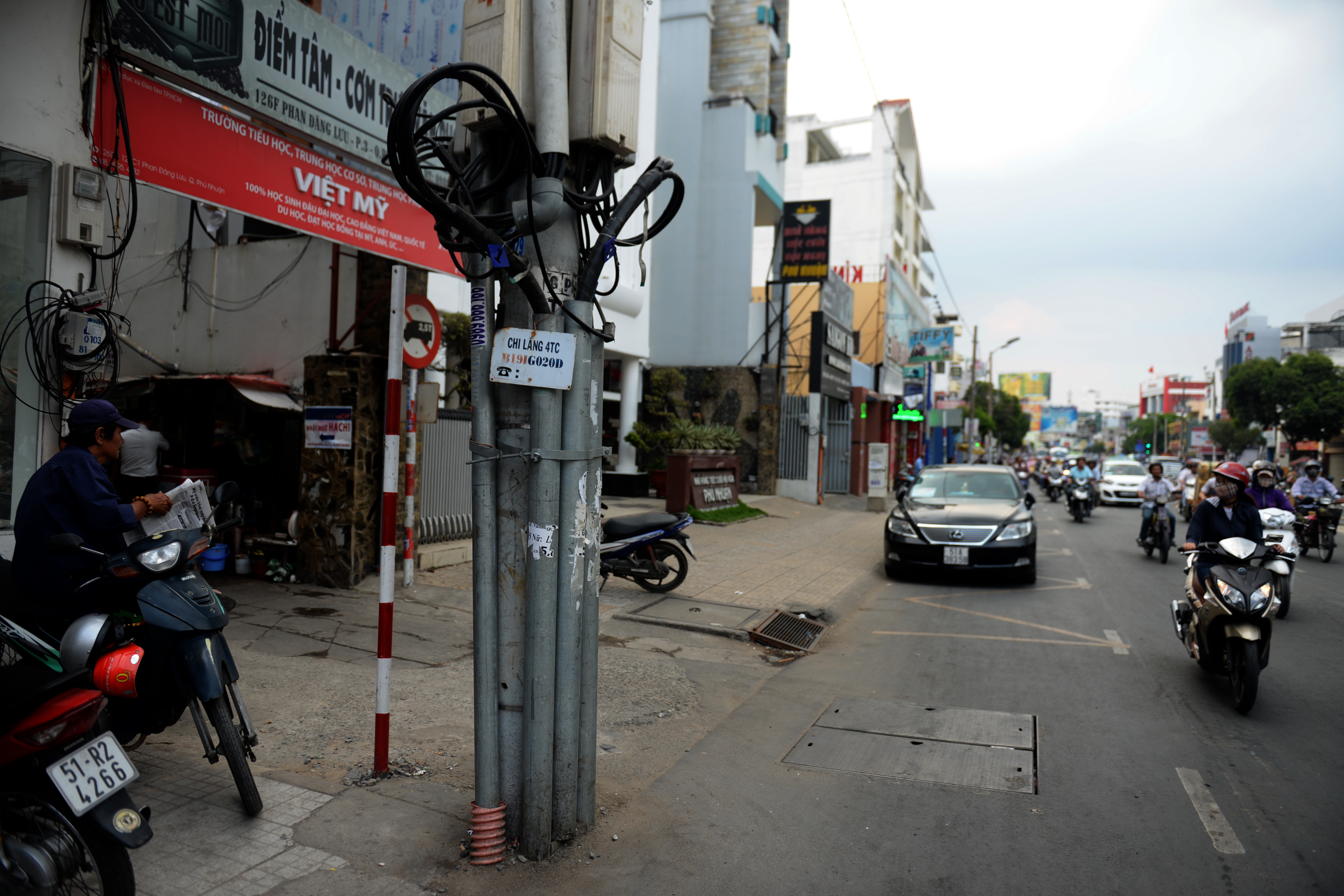 Electric, telecom wires to be put underground in Ho Chi Minh City