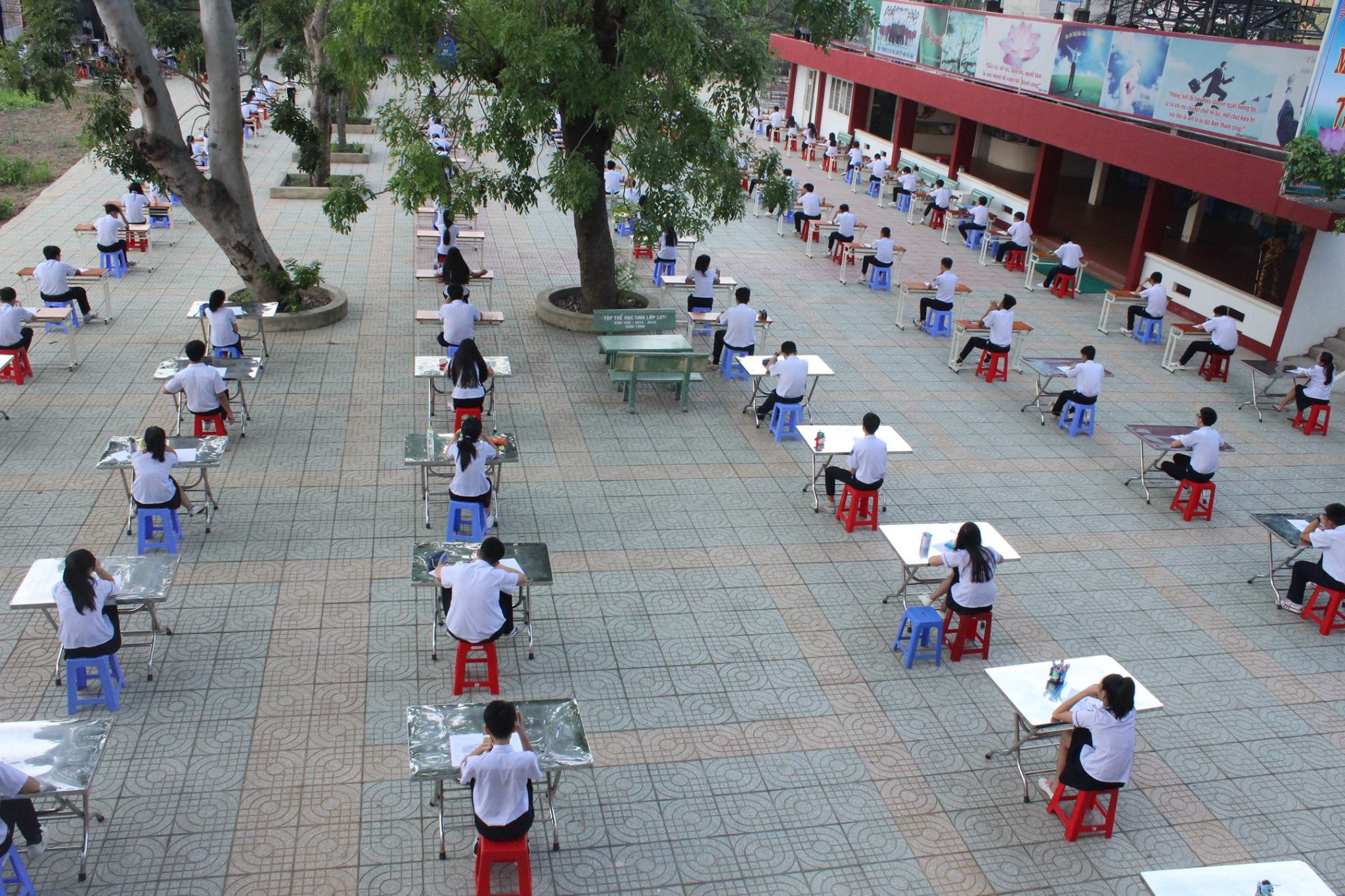Ho Chi Minh City school holds outdoor test to train students for honesty