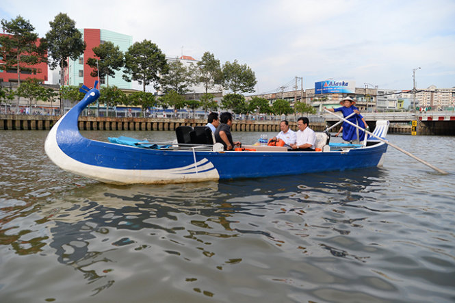 Restroom shortage prevents Saigon canal boat tour from running in full swing