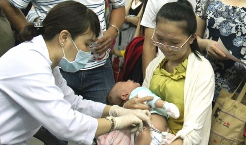 Hanoi in desperate shortage of 5-in-1 Pentaxim vaccine