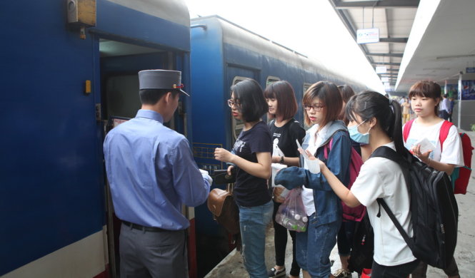 Beleaguered Vietnam Railways begs for support from unhappy customers