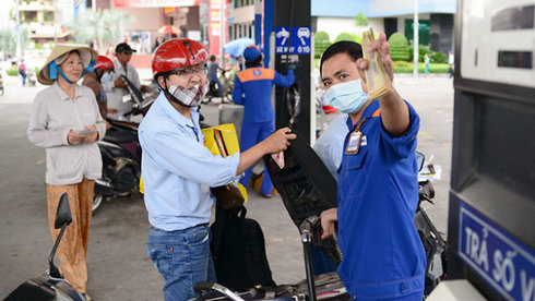 Vietnam finance minister backs daily fuel price adjustment