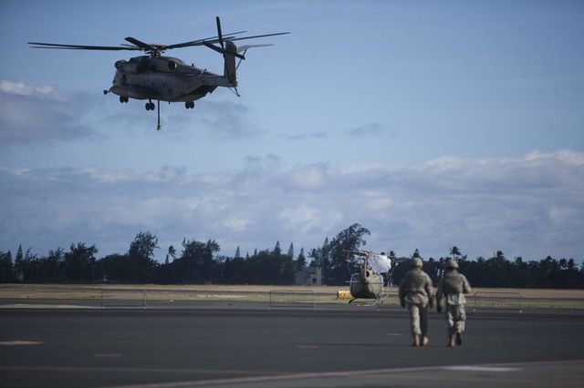 U.S. Marine helicopters crash off Hawaii, search underway for crews
