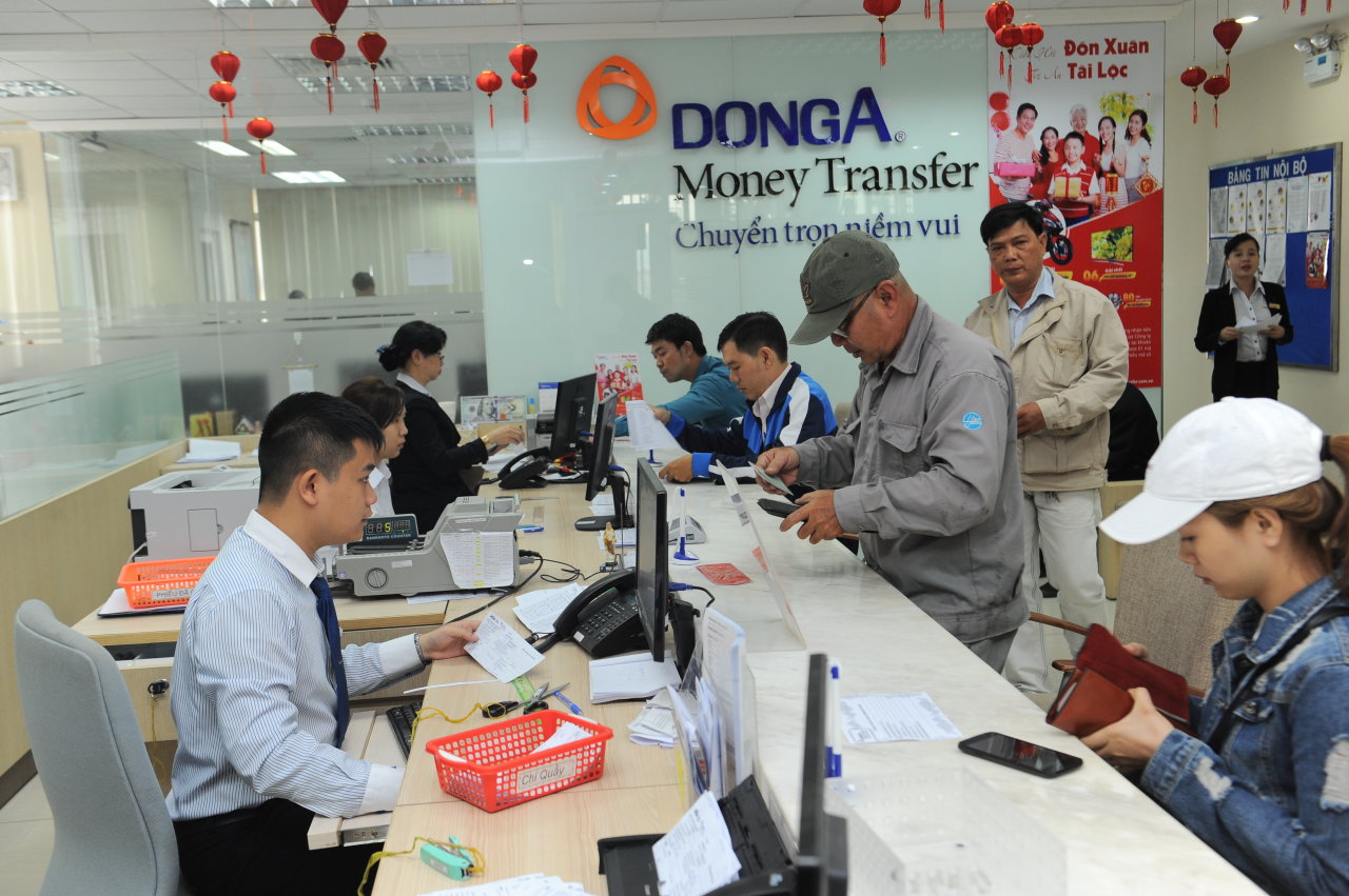 Remittances pour into Vietnam as Lunar New Year nears
