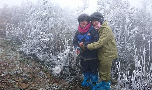 Snow falls heavily in Sa Pa as cold front hits northern Vietnam