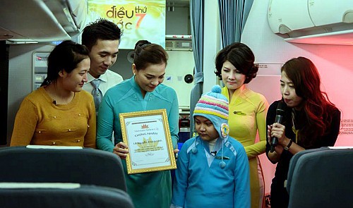 Vietnamese kid with cancer fulfills dream of being flight attendant