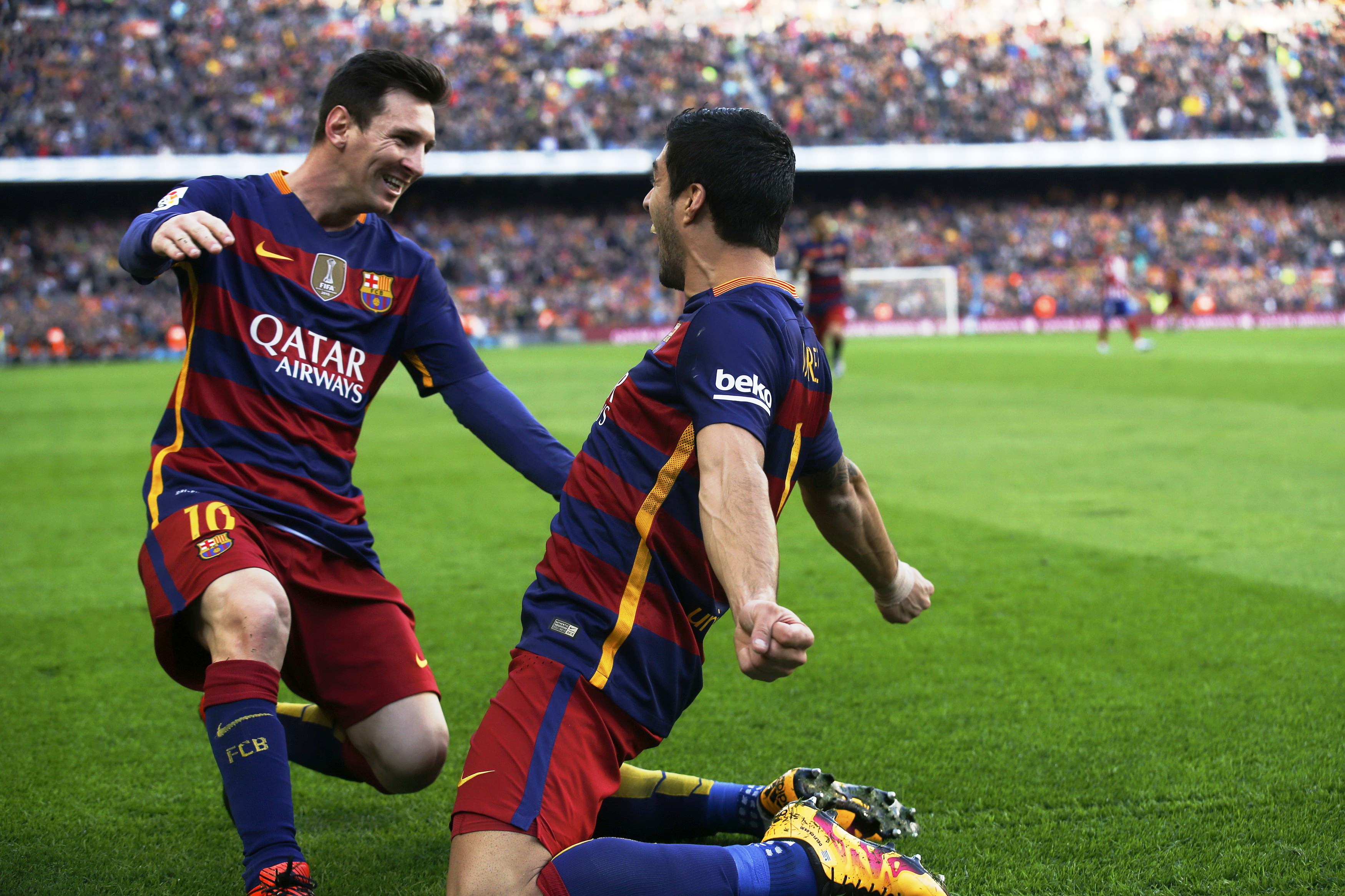 Suarez winner helps Barca sink nine-man Atletico