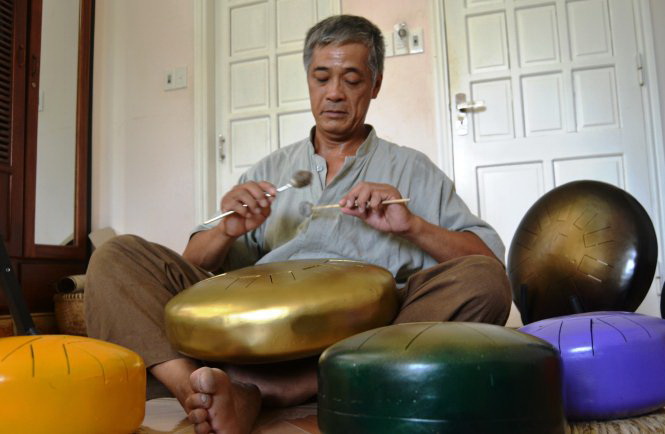AO, Parkinson-affected Vietnamese man crafts drums from bomb shells