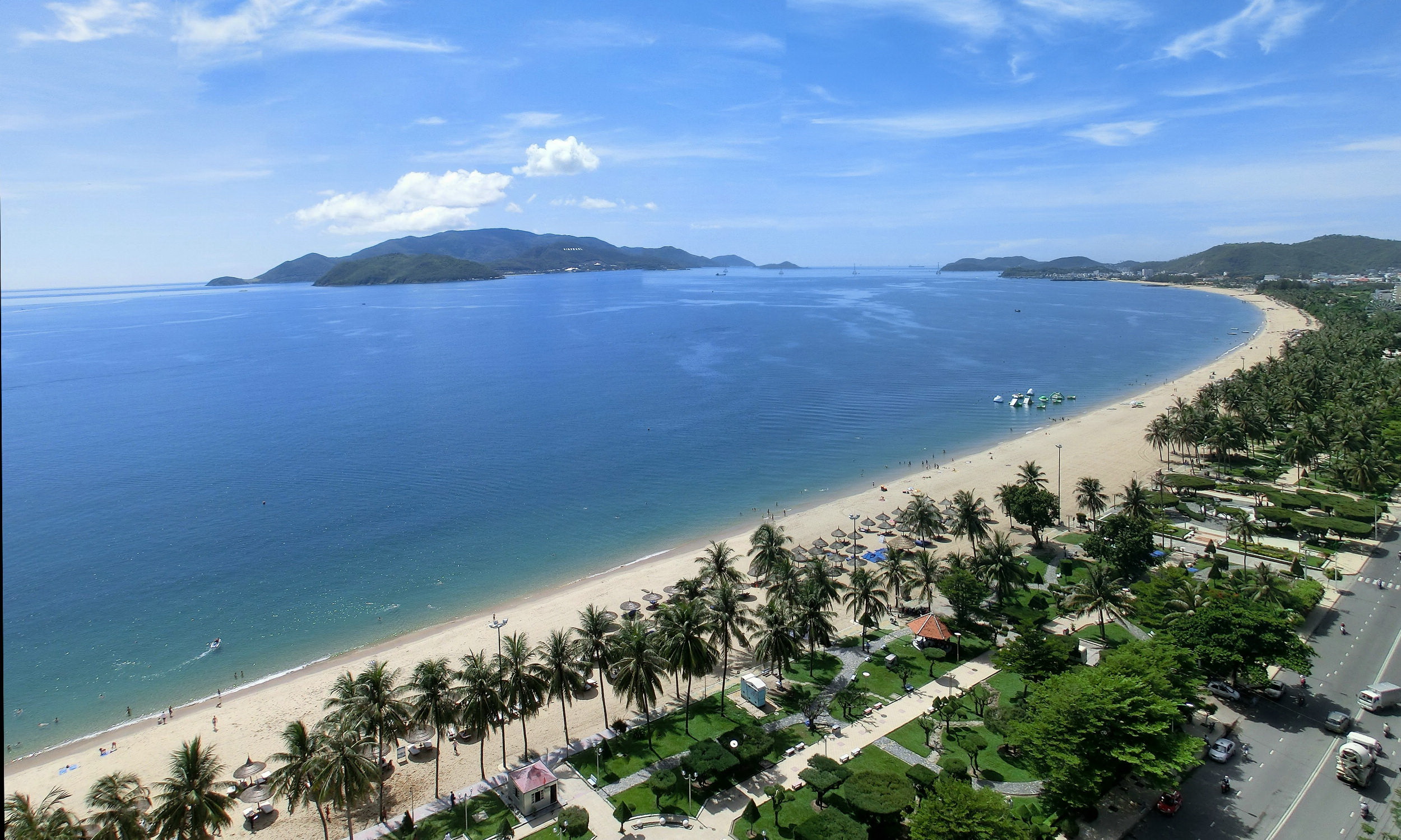 Waves of Chinese tourists fill Nha Trang during Tet