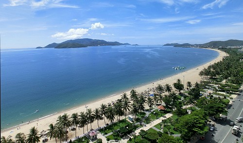 Waves of Chinese tourists fill Nha Trang during Tet