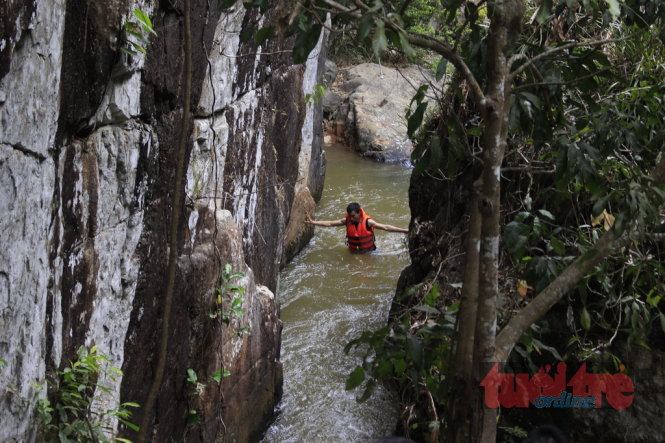 Director, tour guide involved in deaths of UK tourists at Vietnam waterfall out on bail