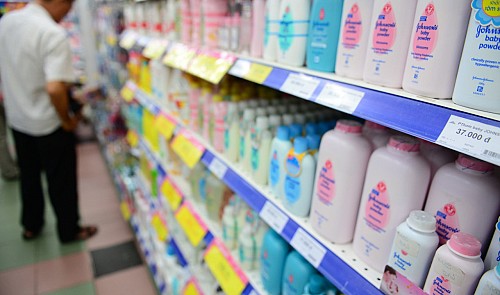 Vietnamese consumers concerned over safety of J&J baby powder
