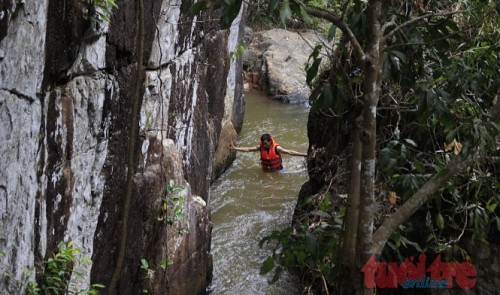 Director, tour guide involved in deaths of UK tourists at Vietnam waterfall out on bail
