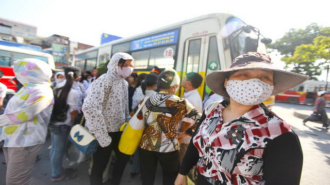 Record pollution in Hanoi instills fear in locals