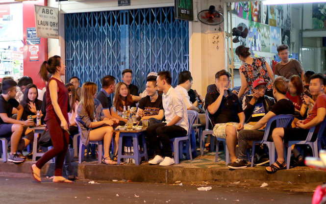 Expats’ take on young Vietnamese’s drinking, smoking habits