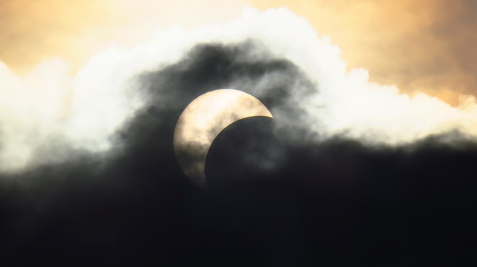 Partial solar eclipse observed in Ho Chi Minh City