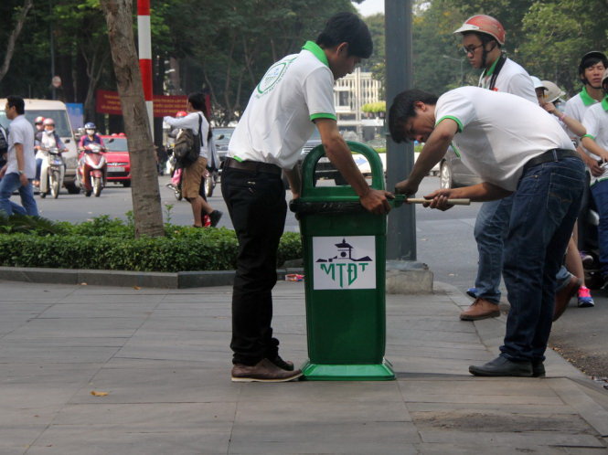 200 trash bins placed in downtown Ho Chi Minh City