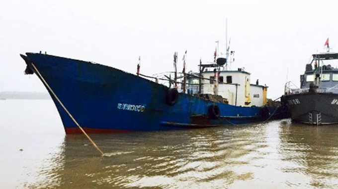 Vietnam seizes Chinese oil tanker for infringing its waters