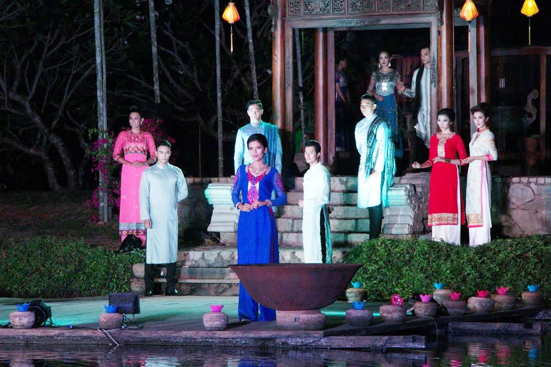 Vietnamese, Indian traditional costumes featured at fashion show in Ho Chi Minh City