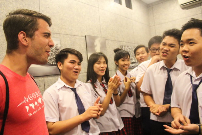 Ho Chi Minh City school takes students to expat-populated café to learn English