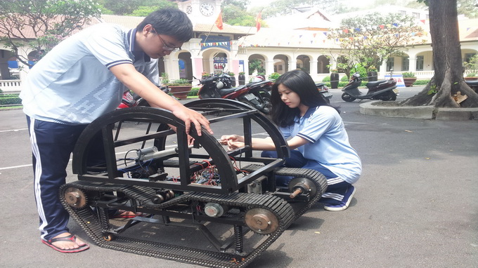 Ho Chi Minh City high school duo develop all-terrain wheelchair