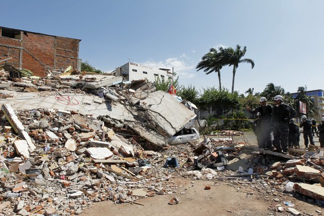 Earthquake kills 246 in Ecuador; people still trapped