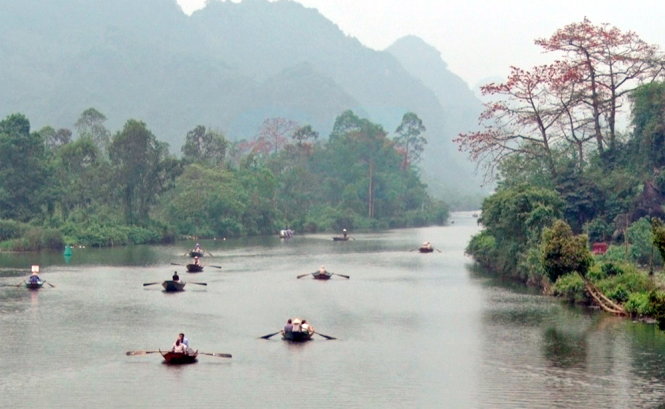 Boats carry visitors along the Yen River.