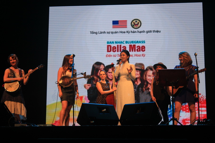 Grammy-nominated band wins hearts of Ho Chi Minh City audiences