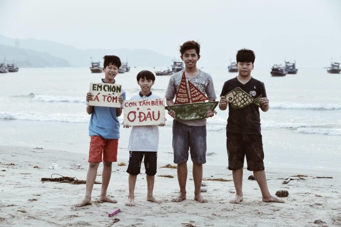 Vietnamese man raises awareness of mass fish deaths through pictures