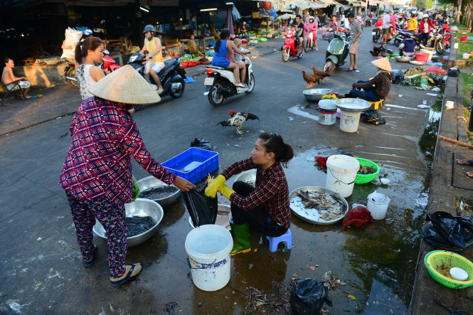 Tough road ahead as Ho Chi Minh City considers clearing makeshift markets