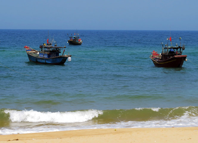 Red sea water disappears from central Vietnam; cause remains unknown