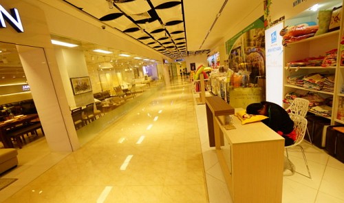 Retailers exit shopping malls in Ho Chi Minh City