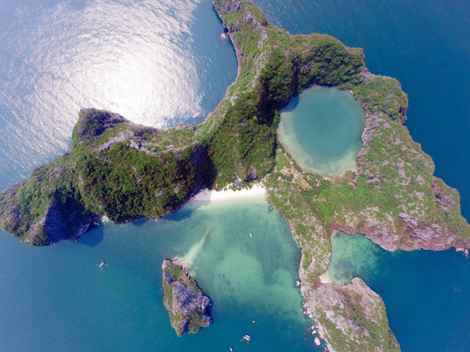 Mat Rong island from above.