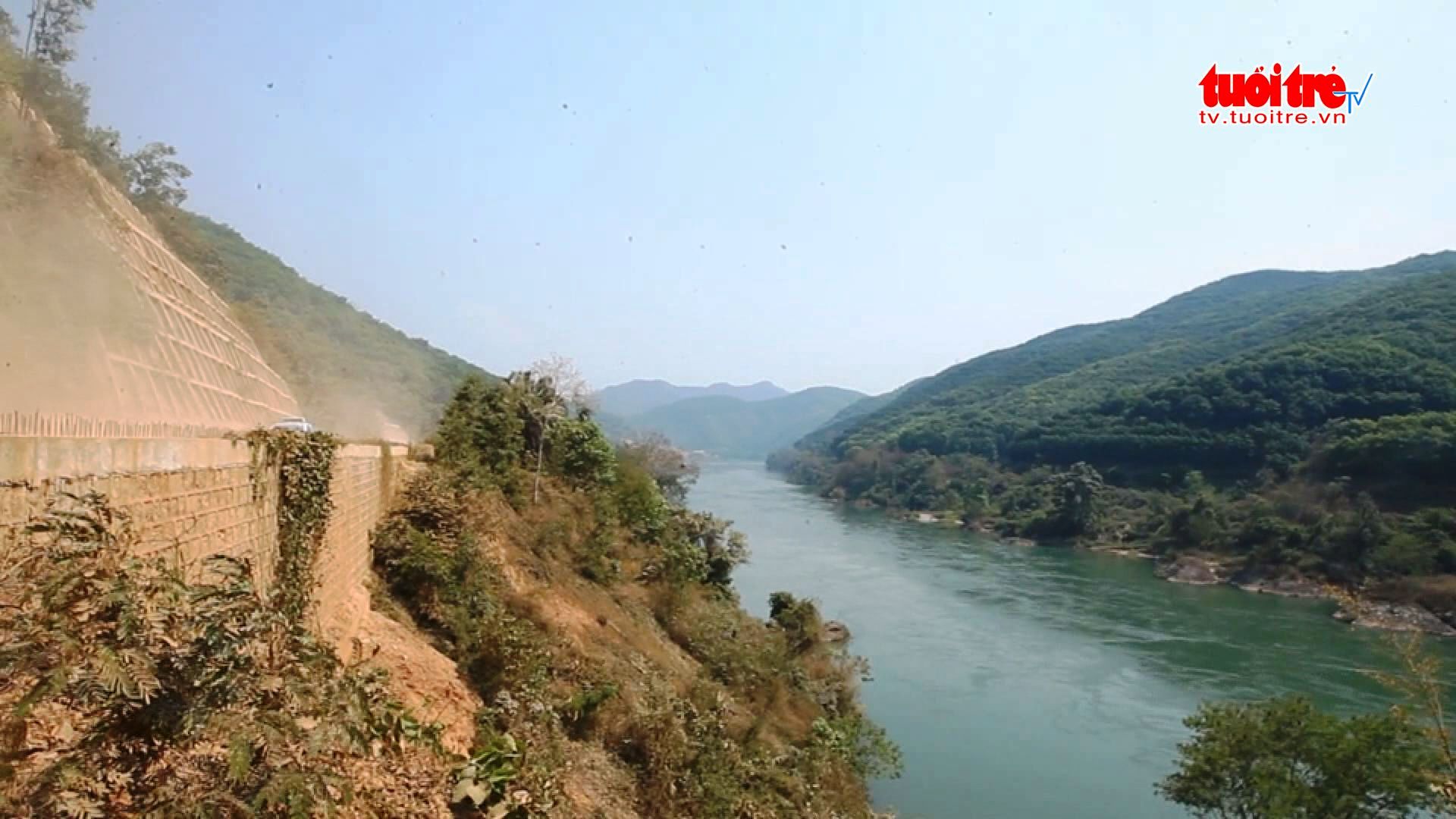Ganlan hydroelectric plant throttling Mekong River