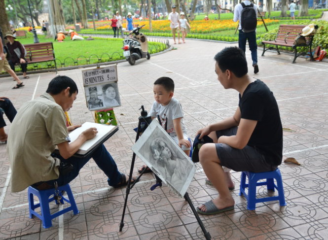 Photo essay: Portraitists in Hanoi