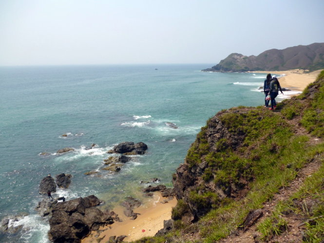 Sea cliff in south-central Vietnam attracts travelers with pristine beauty (photos)