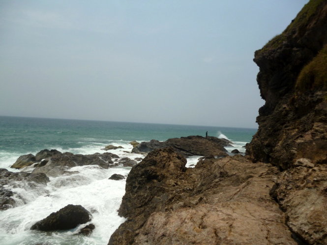 Rocks are one of the main attractions shaping the beauty of the sea cliff.