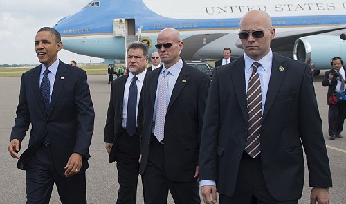 Over 1,000 people to escort President Obama during Vietnam visit