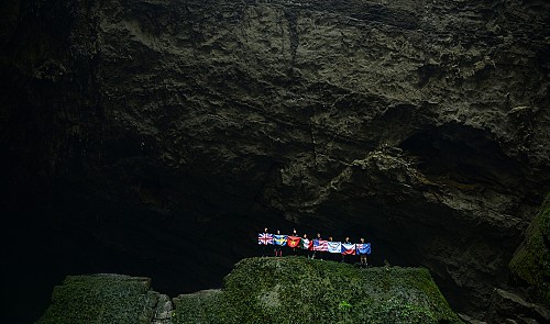 Ambassadors to Vietnam finish expedition to world’s biggest cave Son Doong