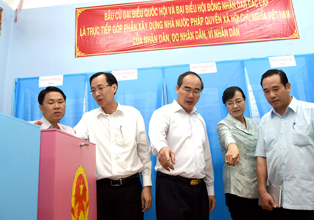 Vietnamese start voting as national elections begin