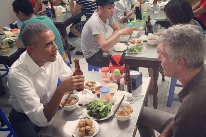 Obama eats 'bun cha' on first night in Hanoi