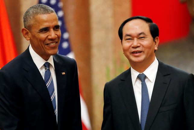 Obama to lay out vision for Vietnam ties after ending arms ban
