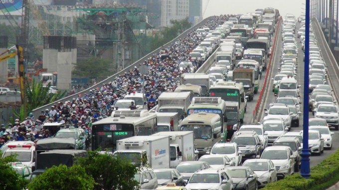Severe congestion immobilizes major bridge in Ho Chi Minh City