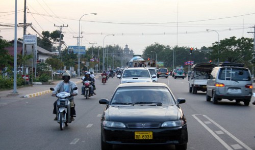Laotian drivers law-abiding, sympathetic in accidents: Vietnamese reporter