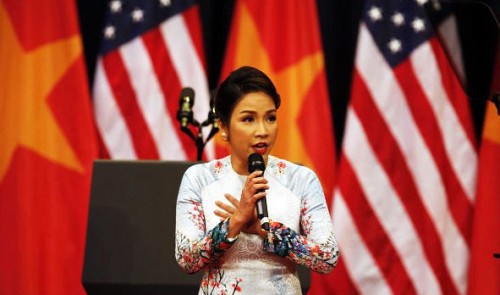 Controversy over Vietnamese singer’s performance of national anthem in front of US president