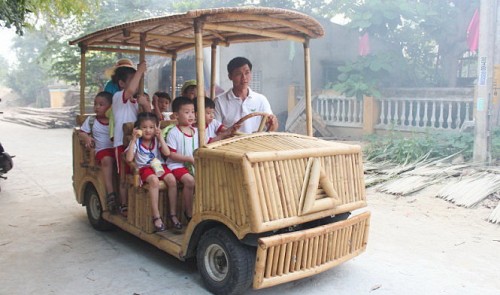 Vietnamese man creates e-car from bamboo