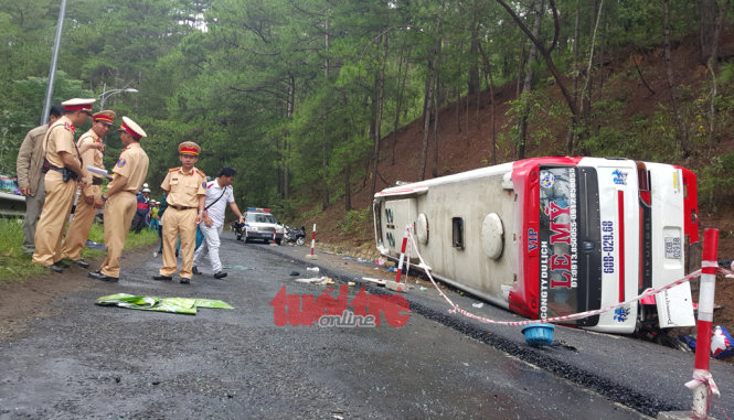 7 dead in head-on bus crash on mountain pass near Da Lat