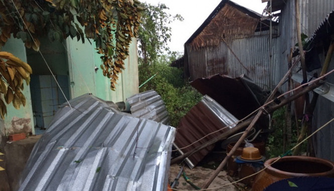Cyclones thrash hundreds of houses in southern Vietnam