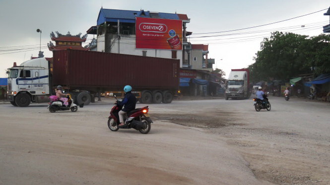Speeding, overloaded trucks terrorize northern Vietnamese province